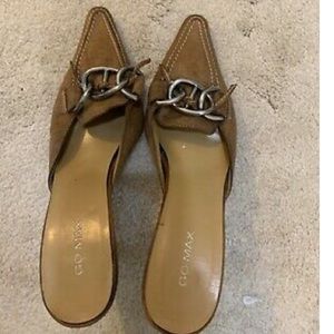 Pointed closed toe sandal